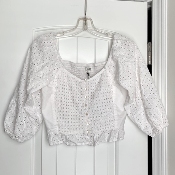 Forever 21 white eyelet button front peplum edge crop top size medium. - Picture 1 of 6